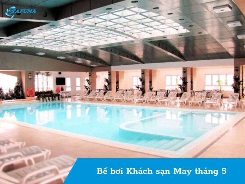 bể bơi có mái che tại Khách sạn May tháng 5