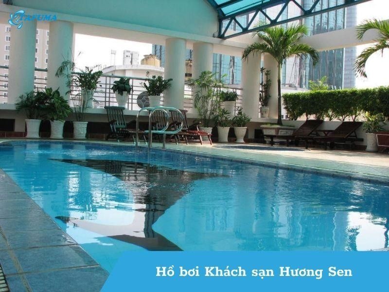 Hồ bơi có mái che Khách sạn Hương Sen