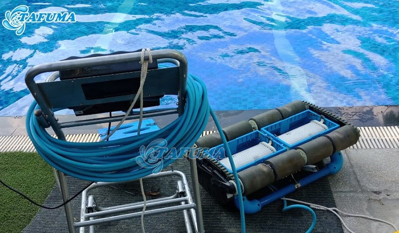 Robot TFC400H được Tafuma sử dụng để làm sạch bể bơi cho khách hàng