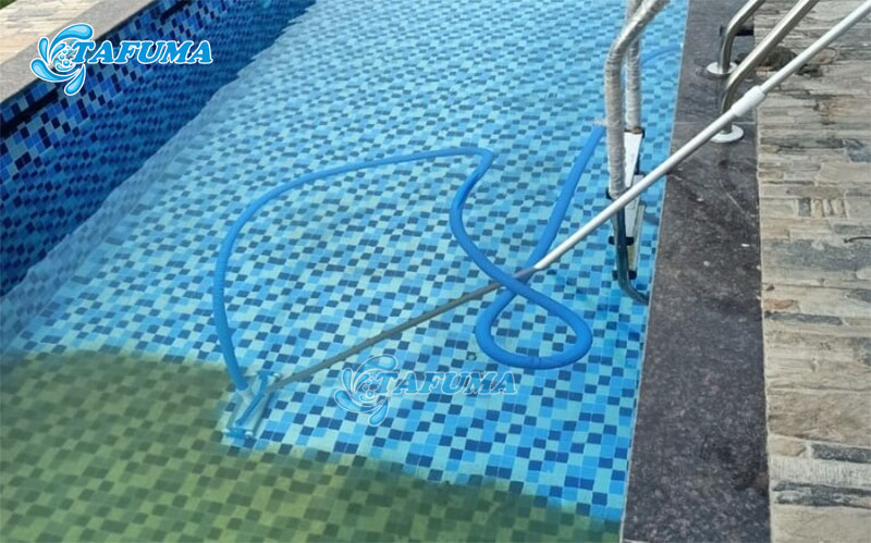 Dùng trợ lắng PAC để lắng đọng chất bẩn lơ lửng trong nước