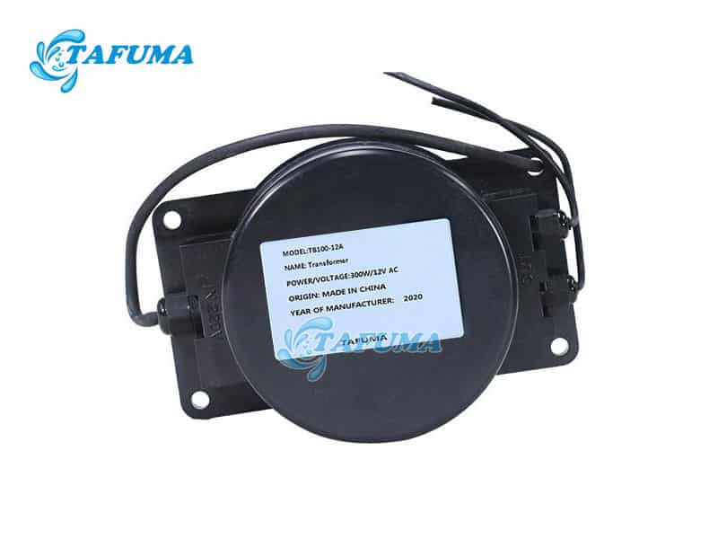 Biến thế đổi nguồn giúp đèn hồ bơi hoạt động ổn định, an toàn