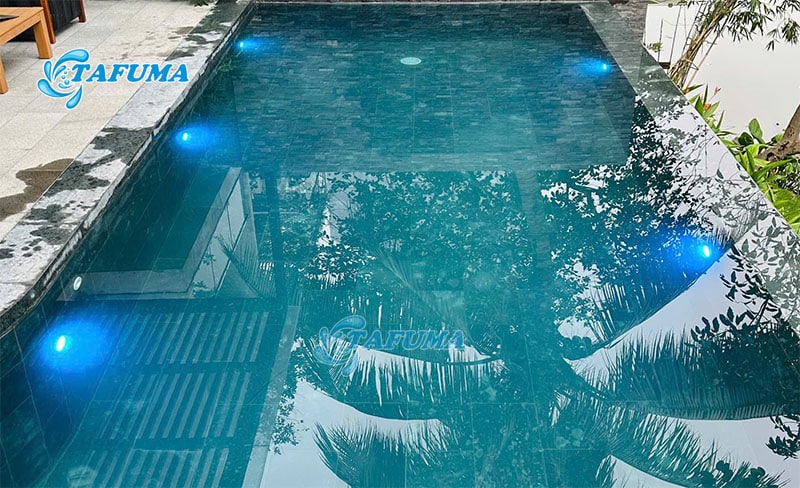 Đèn bể bơi được Tafuma lắp đặt cho khách hàng