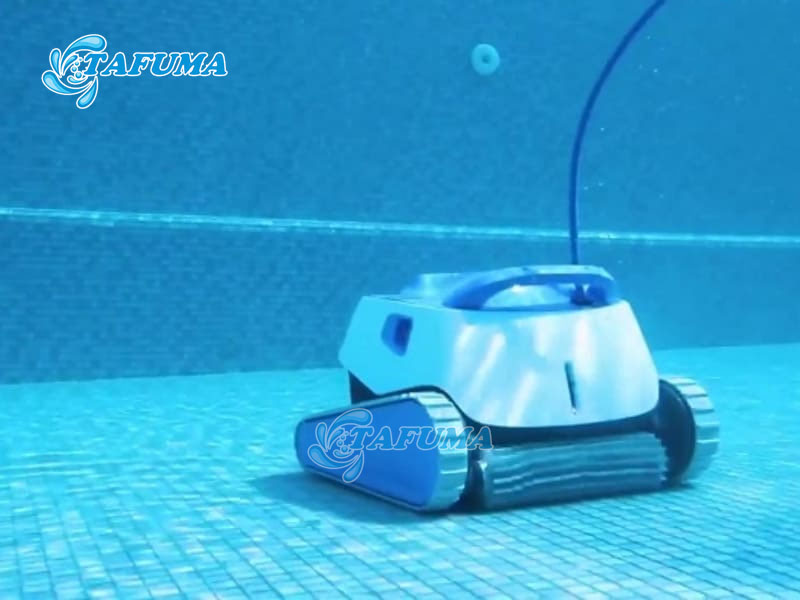 Robot vệ sinh hồ bơi được nhiều người sử dụng