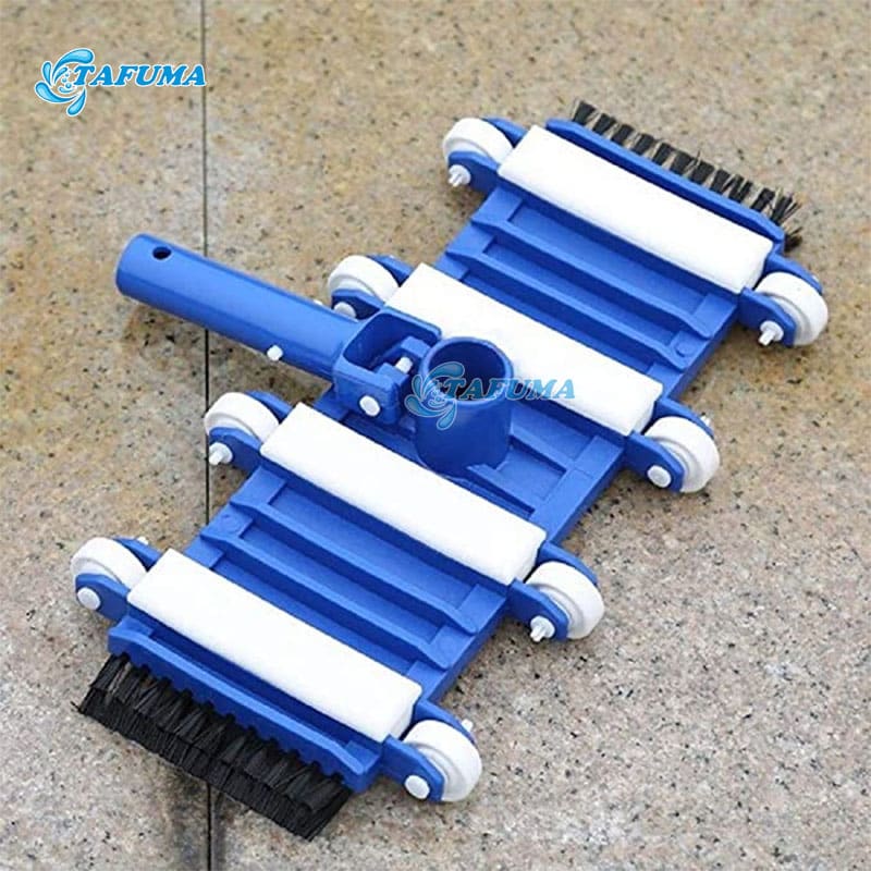Bàn hút bể bơi tại kho của Tafuma