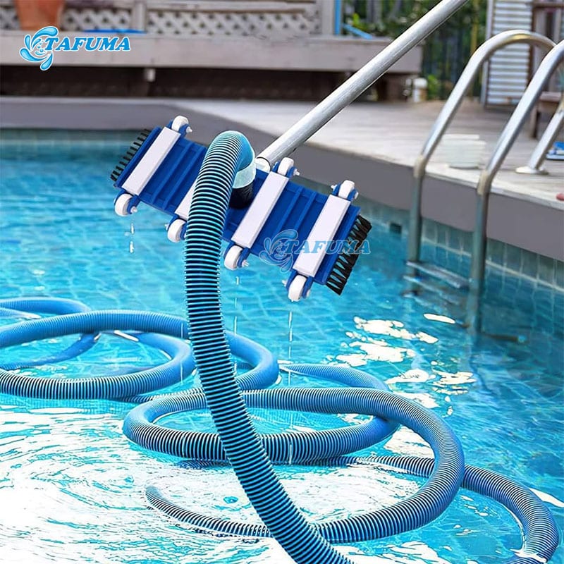 Bàn hút bể bơi bánh xe phù hợp các bể bơi có diện tích to