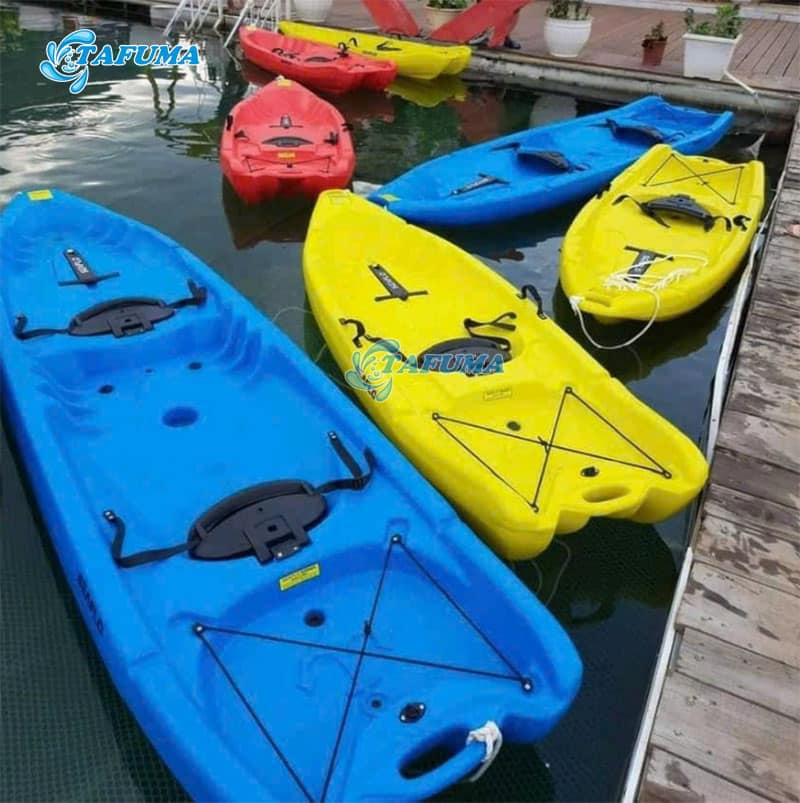 Thuyền kayak BQA112 có đầy đủ các tiện ích
