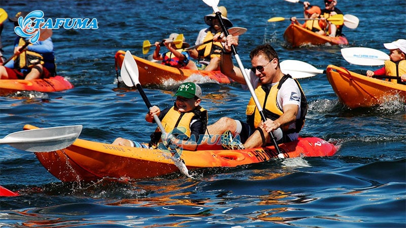Thuyền kayak có thiết kế nhỏ, thuôn dài