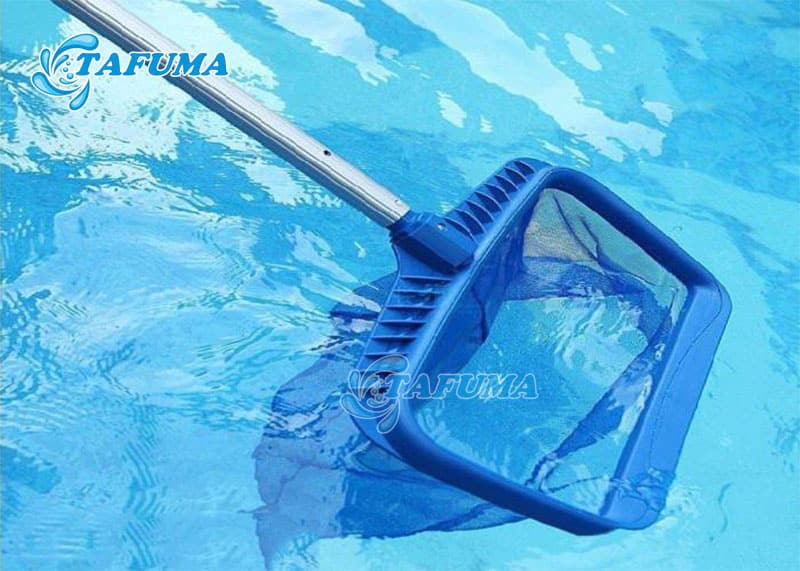 Vợt vớt rác bể bơi
