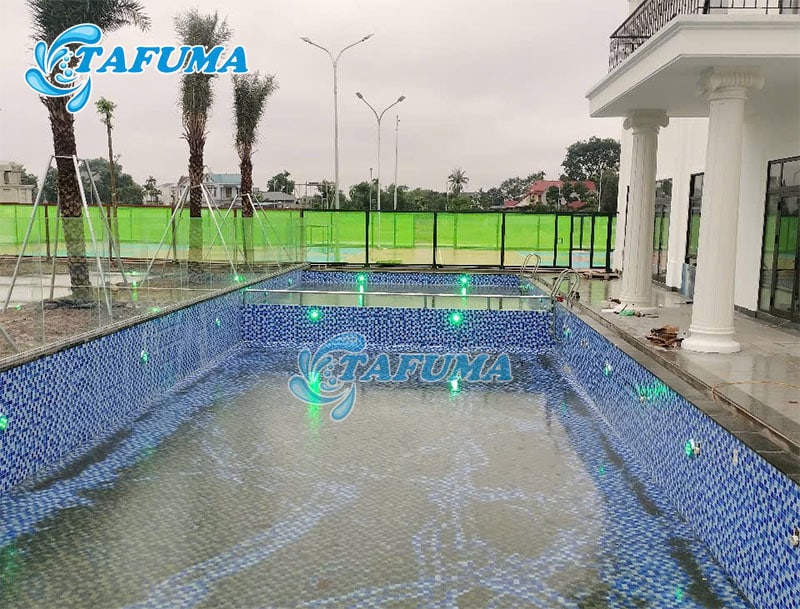 Kiểm tra đèn hồ bơi thường xuyên để đảm bảo độ bền