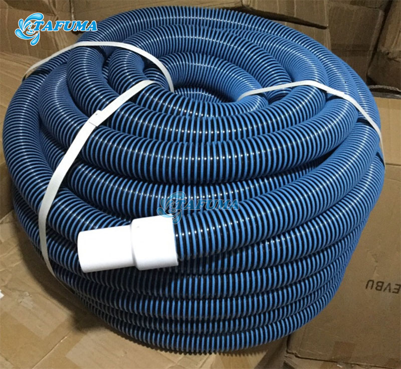 Ống mềm vệ sinh bể bơi được nhiều người sử dụng