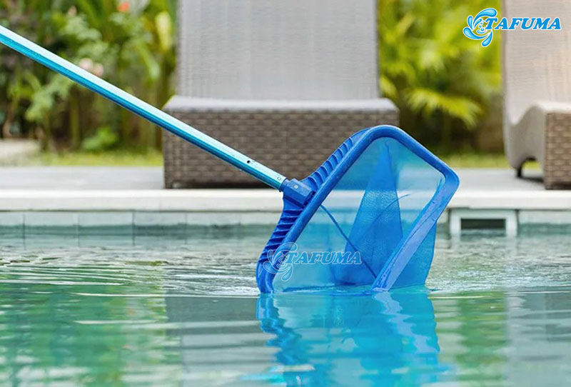 Chọn thiết bị vệ sinh bể bơi phù hợp với diện tích của hồ bơi