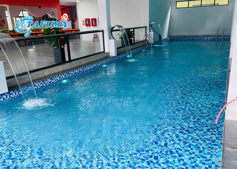 Đèn hồ bơi trong nhà nên chọn ánh sáng dịu