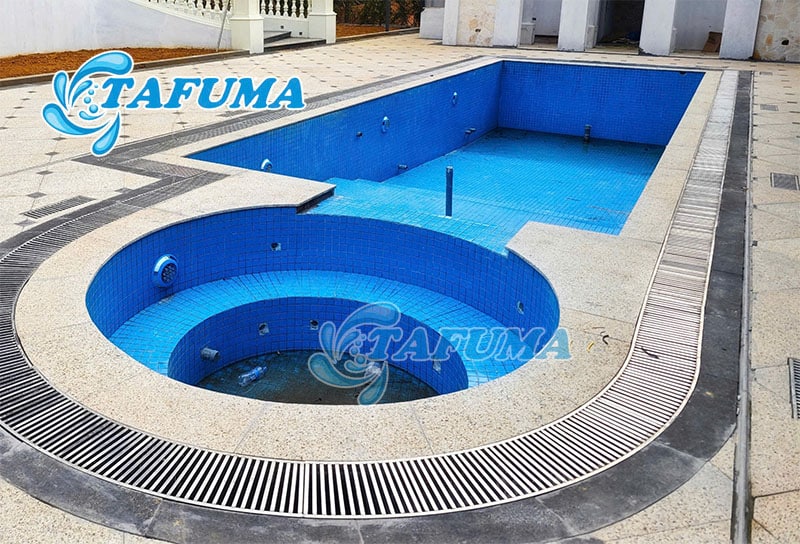 Đèn bể bơi được Tafuma lắp đặt cho khách hàng
