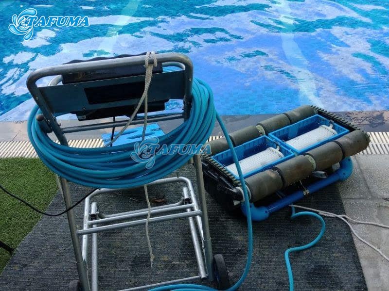 Robot vệ sinh hồ bơi tại Tafuma
