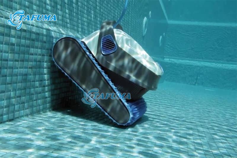 Robot vệ sinh hồ bơi giúp tiết kiệm thời gian và công sức cho người dùng