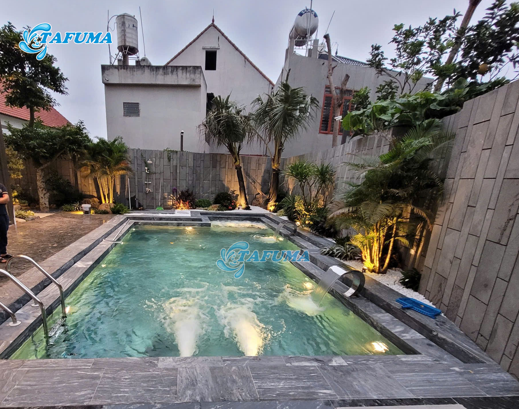 Đèn bể bơi Tafuma chiếu sáng tốt