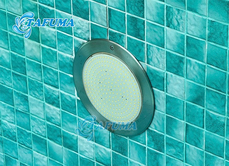 Lựa chọn đèn hồ bơi phù hợp sẽ giúp chủ hồ bơi tiết kiệm được chi phí