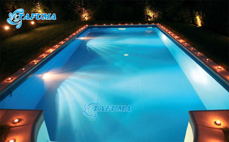 Đèn hồ bơi kém chất lượng có thể hỏng hóc khi sử dụng thời gian ngắn