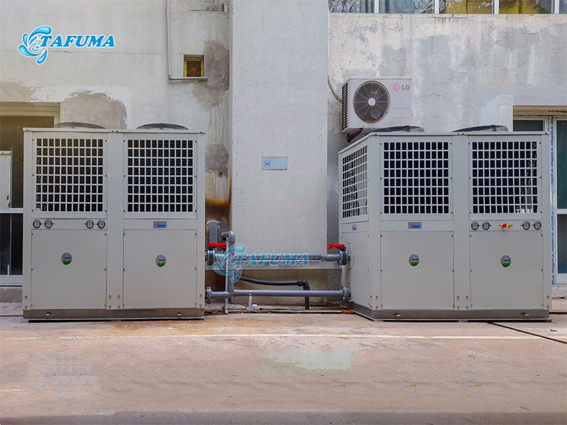 Cài đặt chế độ nước nóng phù hợp để đảm bảo an toàn cho người bơi