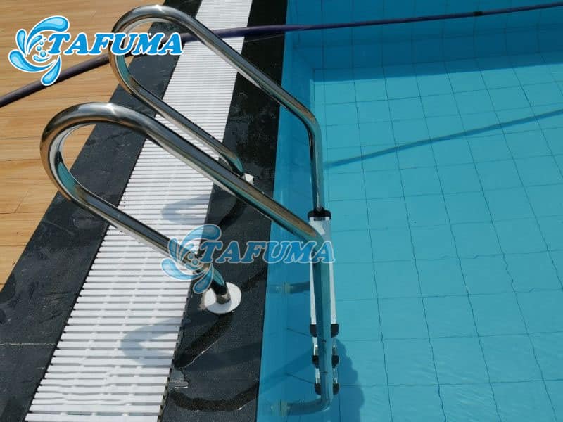 Thang bể bơi inox có thể bị gỉ sét