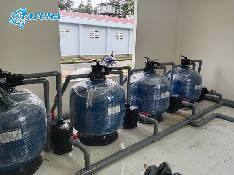 Thiết bị lọc gồm máy bơm, bình lọc được lắp đặt cho khách hàng